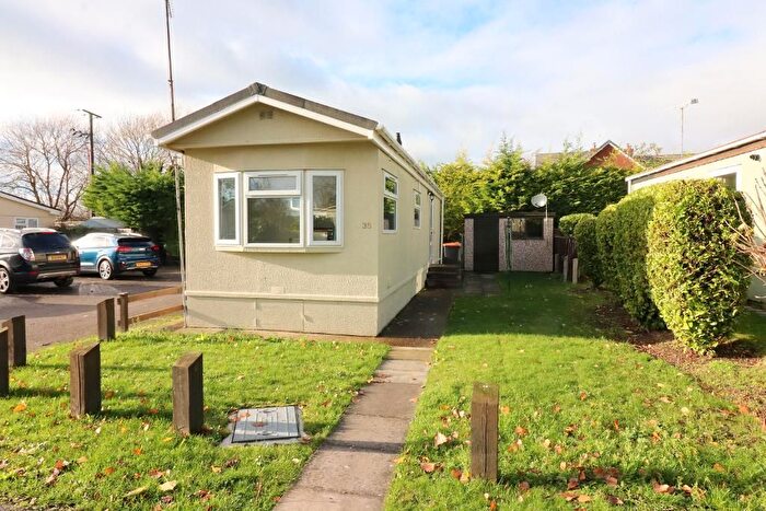 1 Bedroom Mobile/park Home To Rent In Castle Hill Road, Totternhoe, Dunstable, LU6