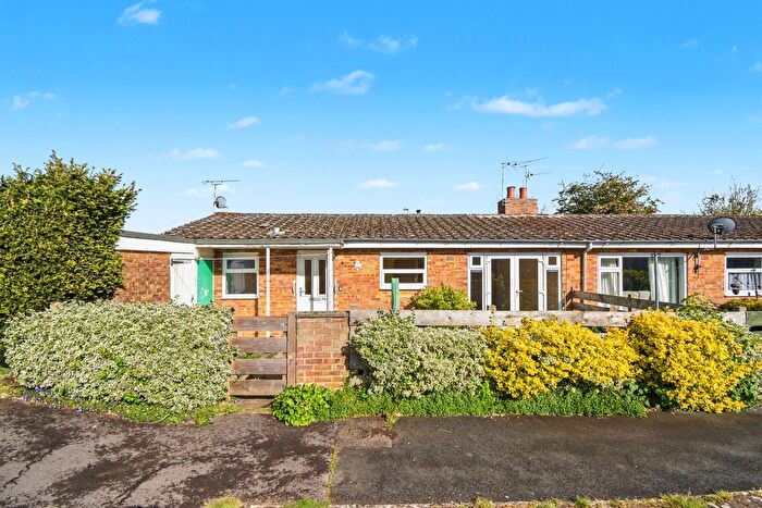 2 Bedroom Bungalow For Sale In Lime Kiln, Royal Wootton Bassett, Swindon, SN4