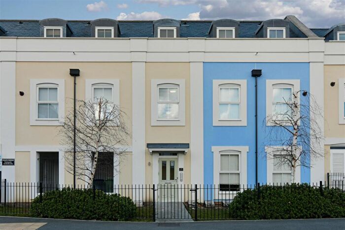 2 Bedroom Apartment For Sale In Warren Road, Reigate, RH2