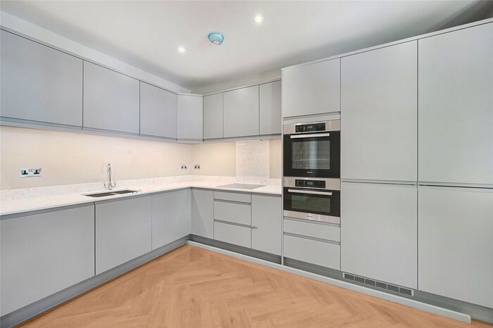 2 Bedroom Flat To Rent In St James Avenue, London, W13