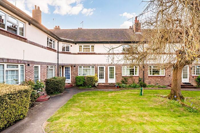 2 Bedroom Flat For Sale In Hampton Road, Twickenham, TW2