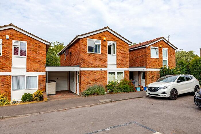 4 Bedroom Link Detached House For Sale In Newlands Woods, Bardolph Avenue, Selsdon, South Croydon, CR0