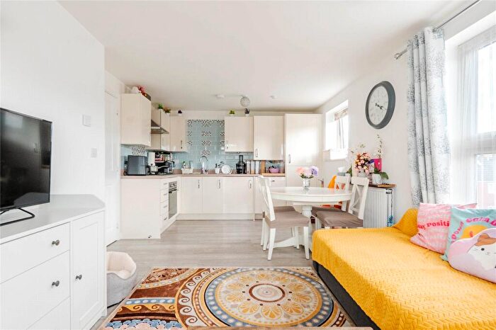 2 Bedroom Apartment For Sale In Dukeminster Road, Dunstable, Bedfordshire, LU5