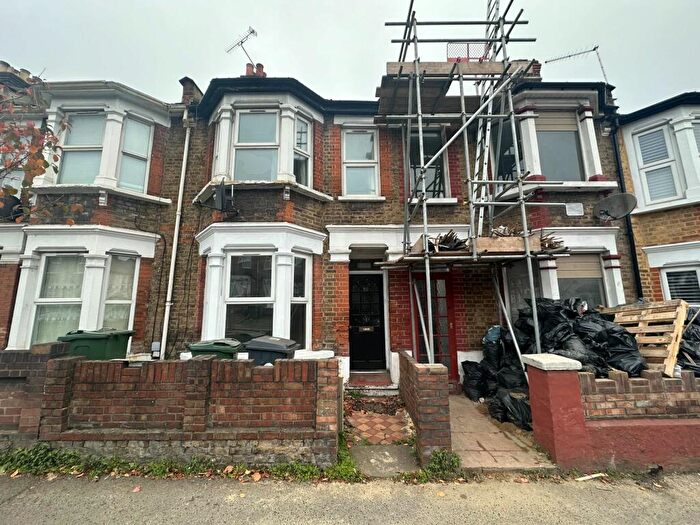 3 Bedroom Terraced House To Rent In Chingford Road, E17