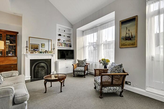 2 Bedroom Flat For Sale In Gowan Avenue, London, SW6