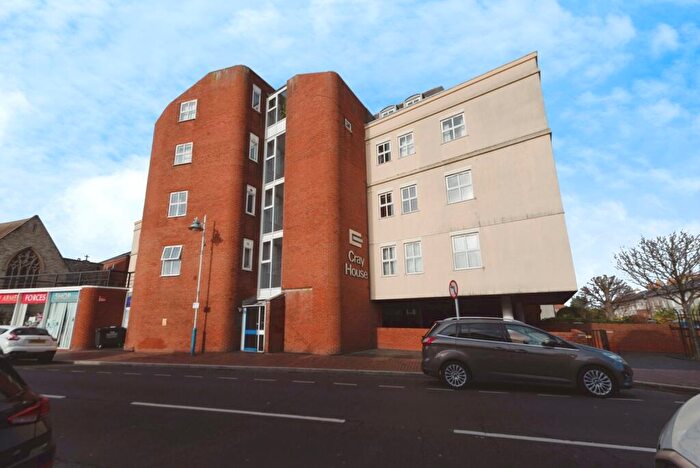2 Bedroom Flat For Sale In Stoke Road, Gosport, Hampshire, PO12