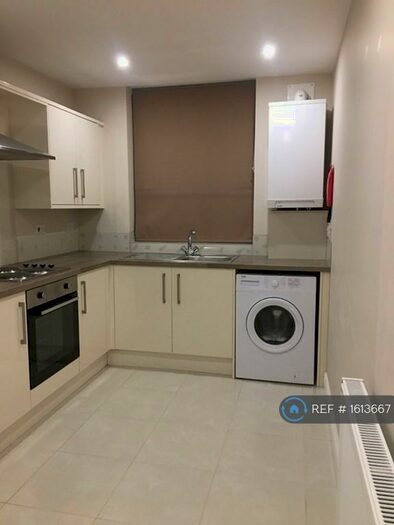 1 Bedroom Flat To Rent In Ground Floor, Stockport, SK1