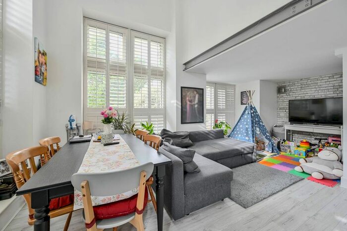 2 Bedroom Flat To Rent In Cadogan Road, Woolwich, London, SE18