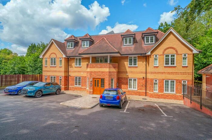 2 Bedroom Flat To Rent In Portsmouth Road, Camberley, GU15