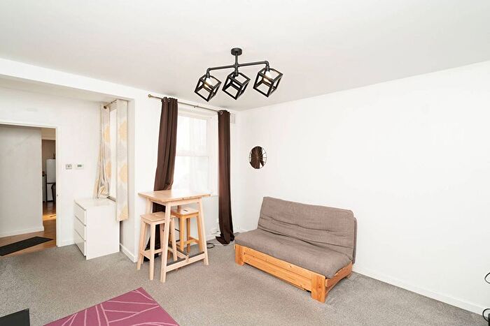 1 Bedroom Flat For Sale In Gammons Lane, Watford, WD24