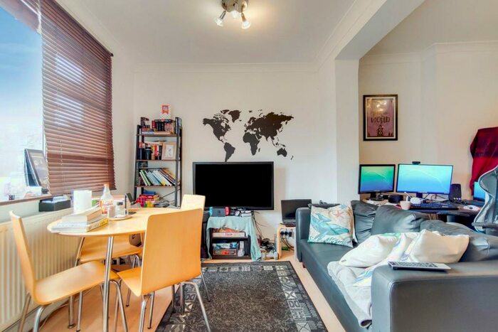 2 Bedroom Flat To Rent In Blackstock Road, London, N4