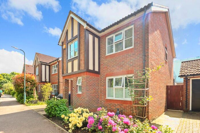 3 Bedroom Detached House To Rent In Albert Reed Gardens, Tovil, Maidstone, ME15