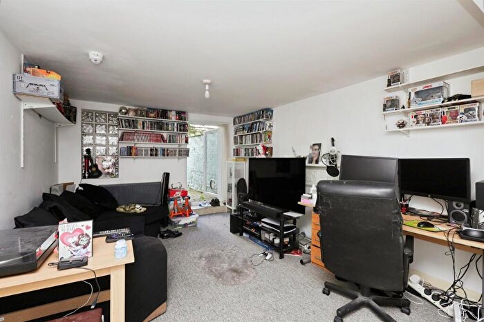 1 Bedroom Flat For Sale In Pevensey Road, Eastbourne, BN21