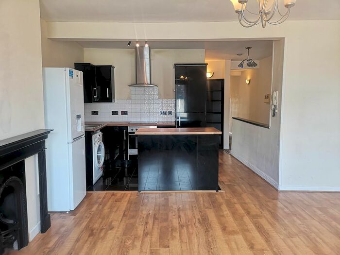 2 Bedroom Flat To Rent In Earls Road, Southampton, SO14