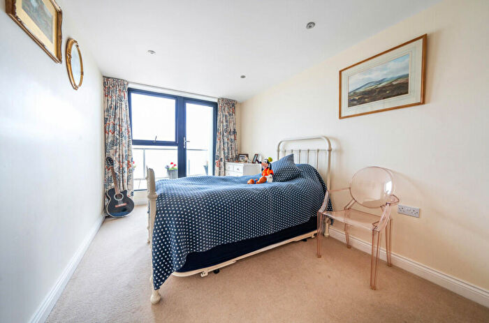 2 Bedroom Apartment For Sale In The Esplanade, Bognor Regis, West Sussex, PO21