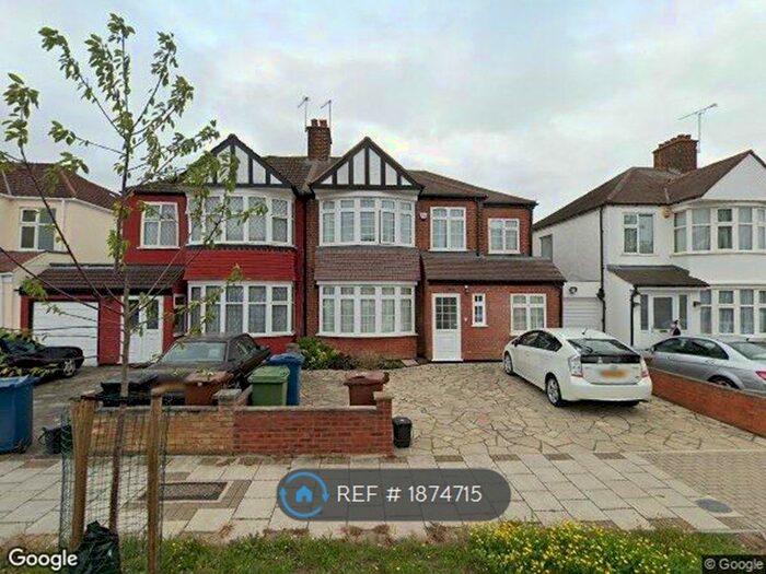 3 Bedroom Flat To Rent In Hillbury Avenue, Harrow, HA3