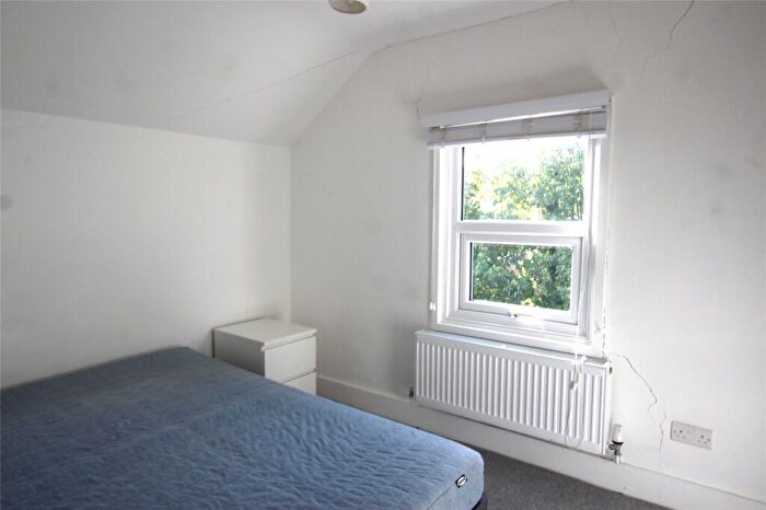 Terraced House To Rent In Catford Hill, London, SE6