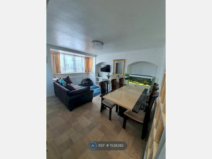 2 Bedroom End Of Terrace House To Rent In Easebourne Road, Dagenham, RM8