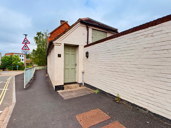 1 Bedroom Bungalow To Rent In Cross St, Town Centre, Basingstoke, RG21