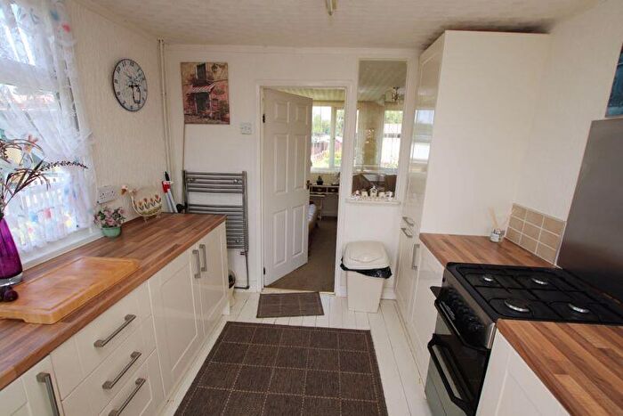 2 Bedroom Bungalow For Sale In Main Road, Humberston Fitties, DN36
