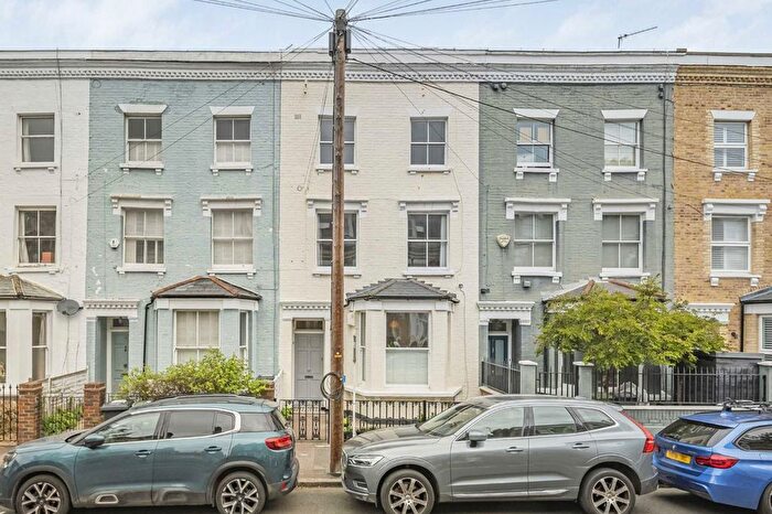 2 Bedroom Flat For Sale In Hannington Road, Clapham, SW4