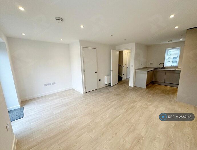 3 Bedroom End Of Terrace House To Rent In Shergar Way, Salford, M6