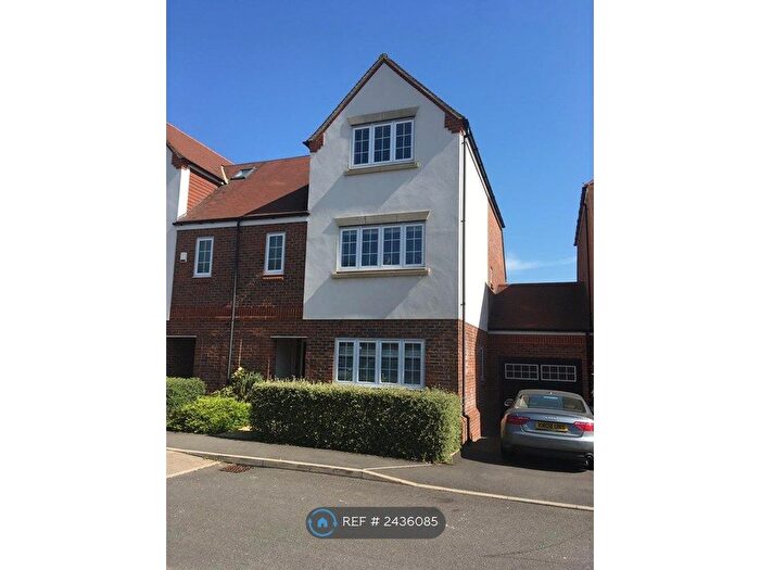 4 Bedroom Semi-Detached House To Rent In Mortimer Crescent, Kings Park, St. Albans, AL3