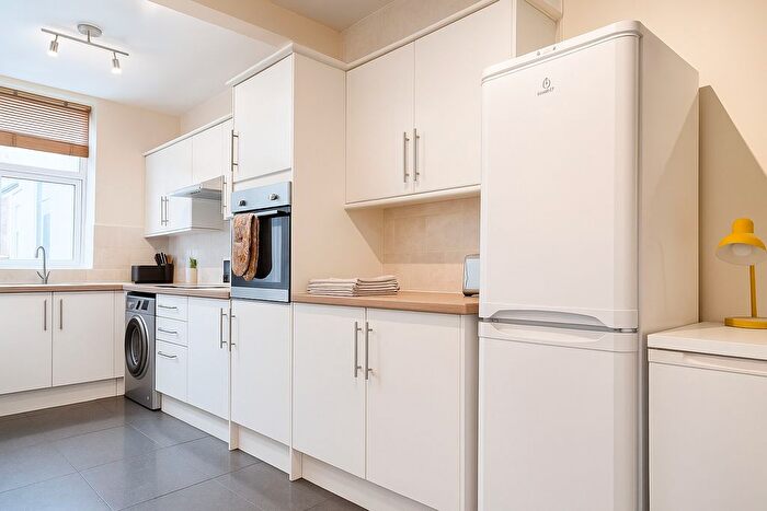 4 Bedroom Semi-detached House To Rent In Priestley Street, Sheffield, S2