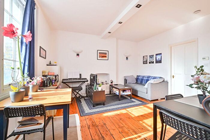 2 Bedroom Flat To Rent In Kensington Mall, Notting Hill Gate, London, W8