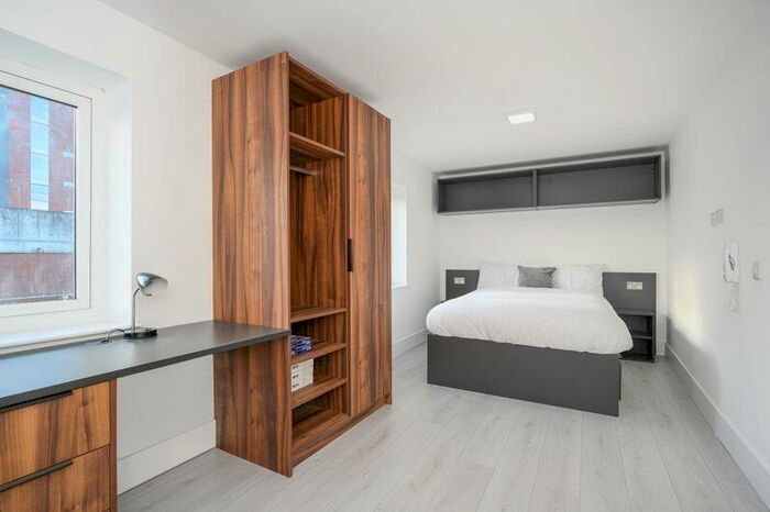 1 Bedroom Flat To Rent In High Street, Walton-On-Thames, KT12