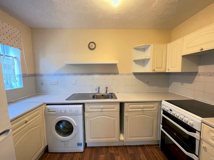 2 Bedroom Flat To Rent In Centre Drive, Epping, CM16