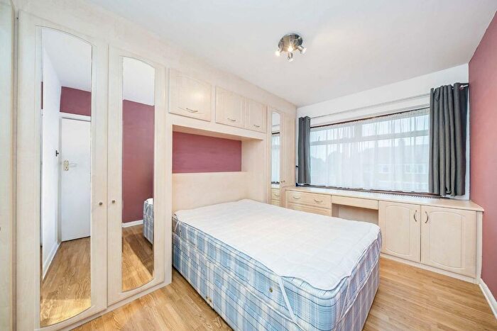 2 Bedroom Flat To Rent In Cavendish Avenue, London, W13