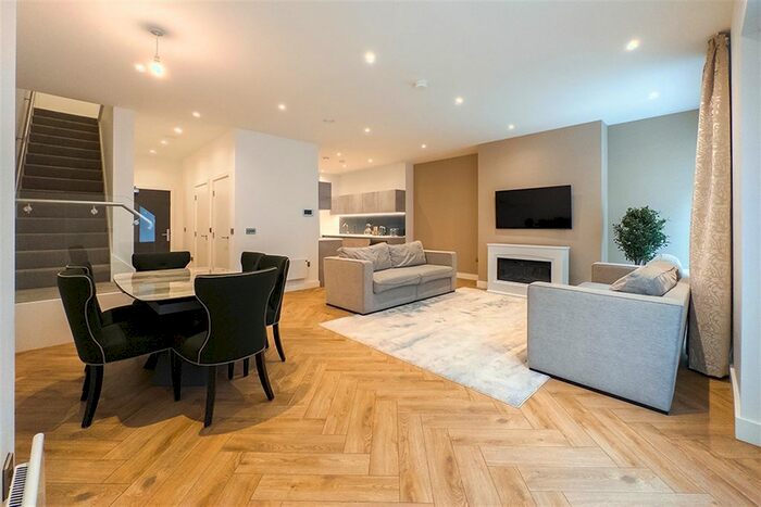 3 Bedroom Flat To Rent In Silvercroft Street, Manchester, M15