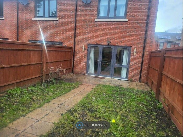 2 Bedroom End Of Terrace House To Rent In Potters Road, Southall, UB2