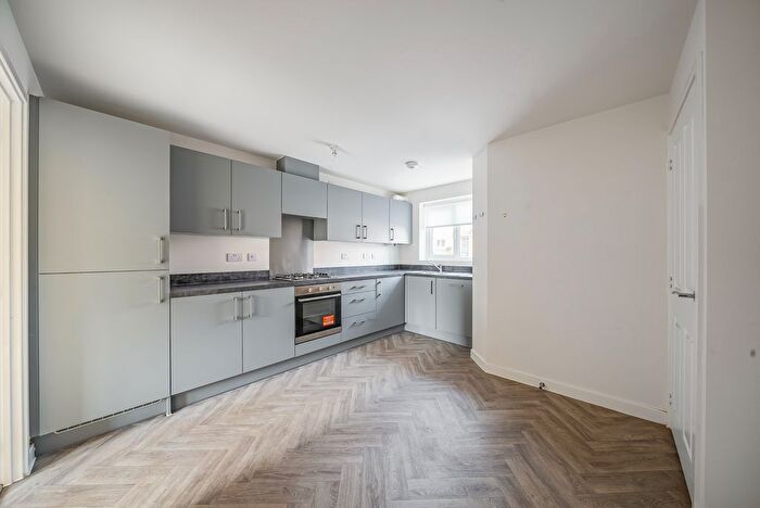 4 Bedroom Semi-Detached House To Rent In Harviston Avenue, Gedling, Nottingham, NG4