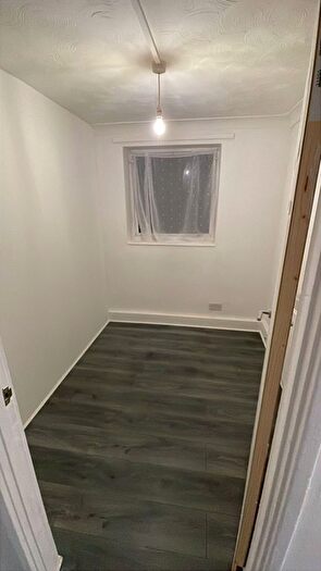 2 Bedroom Flat To Rent In Long Riding, Basildon, SS14