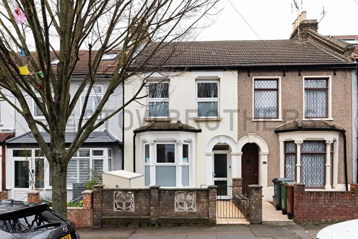 3 Bedroom Property To Rent In Mansfield Road, London, E17