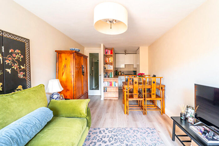 1 Bedroom Apartment For Sale In Theseus Walk, Angel, London, N1