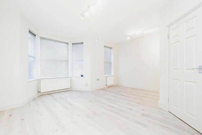 Studio To Rent In High Road Seven Kings, IG3