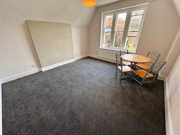 2 Bedroom Flat To Rent In Ninian Road, Cardiff, CF23