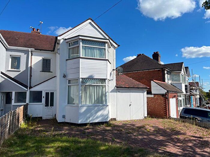 3 Bedroom Semi-Detached House For Sale In Elmbridge Road, Birmingham, B44