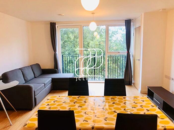 2 Bedroom Flat To Rent In Bow Road, E3