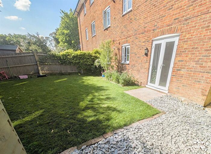 2 Bedroom Flat For Sale In Station Road, Heathfield, TN21