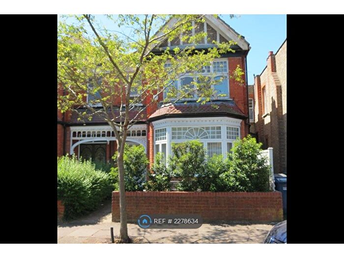 3 Bedroom Flat To Rent In Princes Avenue, London, N3