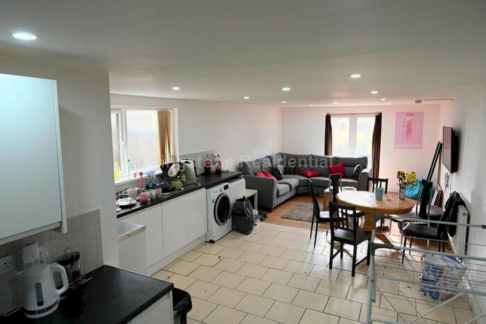 6 Bedroom Terraced House To Rent In Wyeverne Road, Cathays, Cardiff, CF24