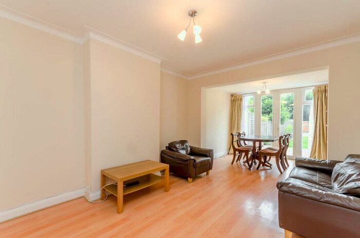 4 Bedroom Property To Rent In Queen Mary Avenue, Morden, London, SM4