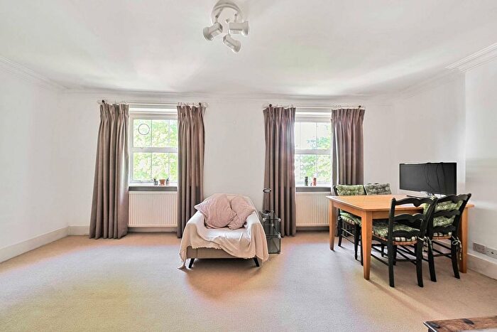 1 Bedroom Flat To Rent In Ovington Square, Knightsbridge, London, SW3