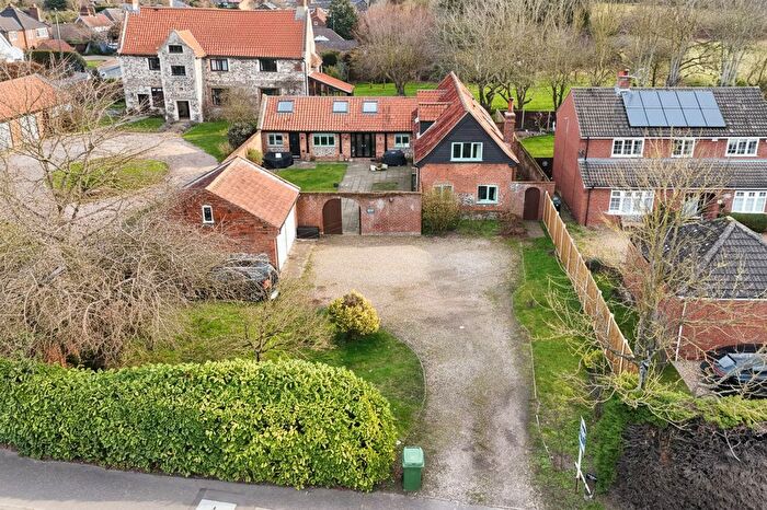 4 Bedroom Barn Conversion For Sale In Bungay Road, Poringland, Norwich, NR14