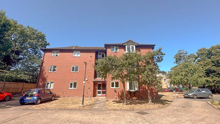 2 Bedroom Flat To Rent In Kingsleigh Place, Mitcham, Surrey, CR4