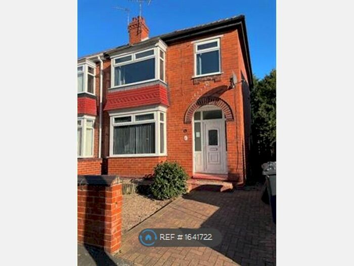 3 Bedroom Semi-Detached House To Rent In St. James Gardens, Doncaster, DN4